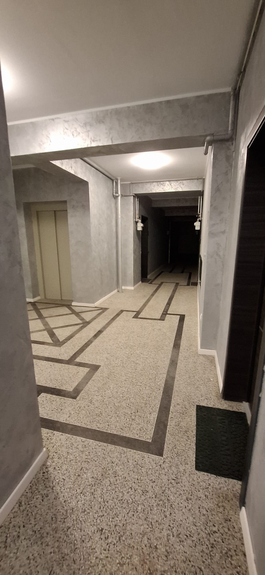 Exterior Est – garsonieră cu centrală proprie, renovată - foto 8