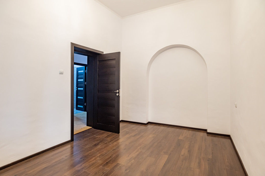 UNIVERSITATE-OFERTA SPECIALA(cod04)-Vila interbelica P+1-Constanta - foto 3