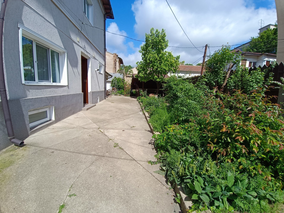 CENTRU SALA SPORTURILOR(COD03)- Casa interbelica si curte generoasa ! - foto 2