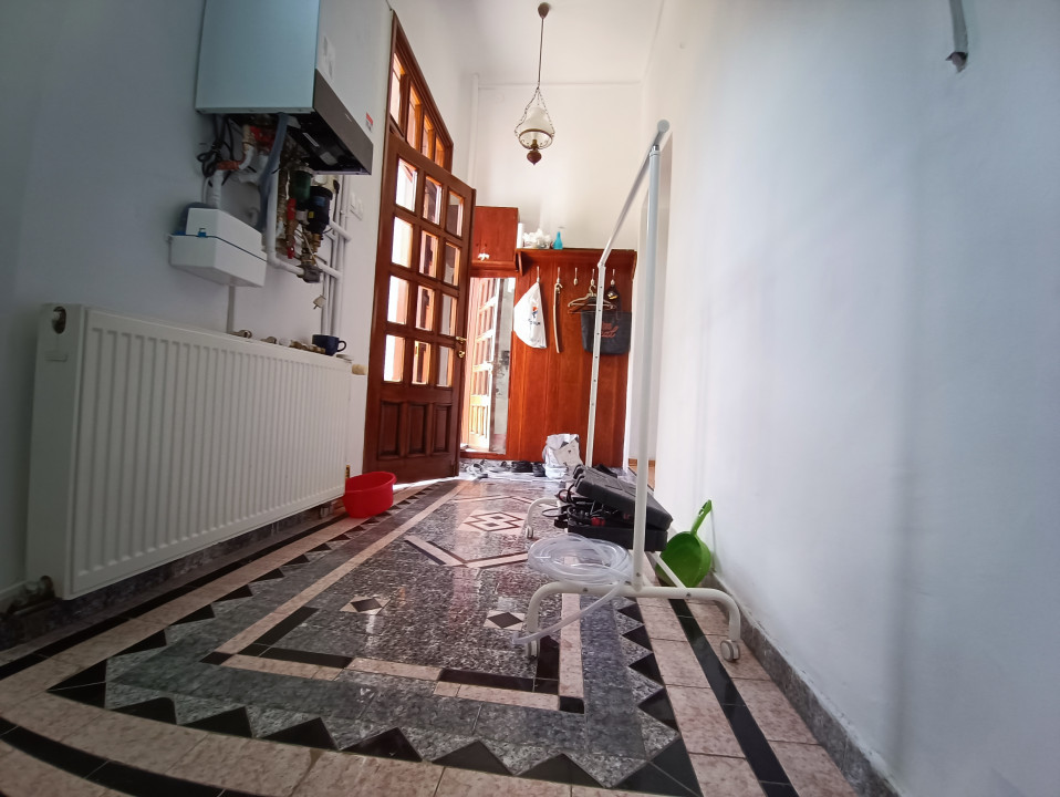 CENTRU SALA SPORTURILOR(COD03)- Casa interbelica si curte generoasa ! - foto 32