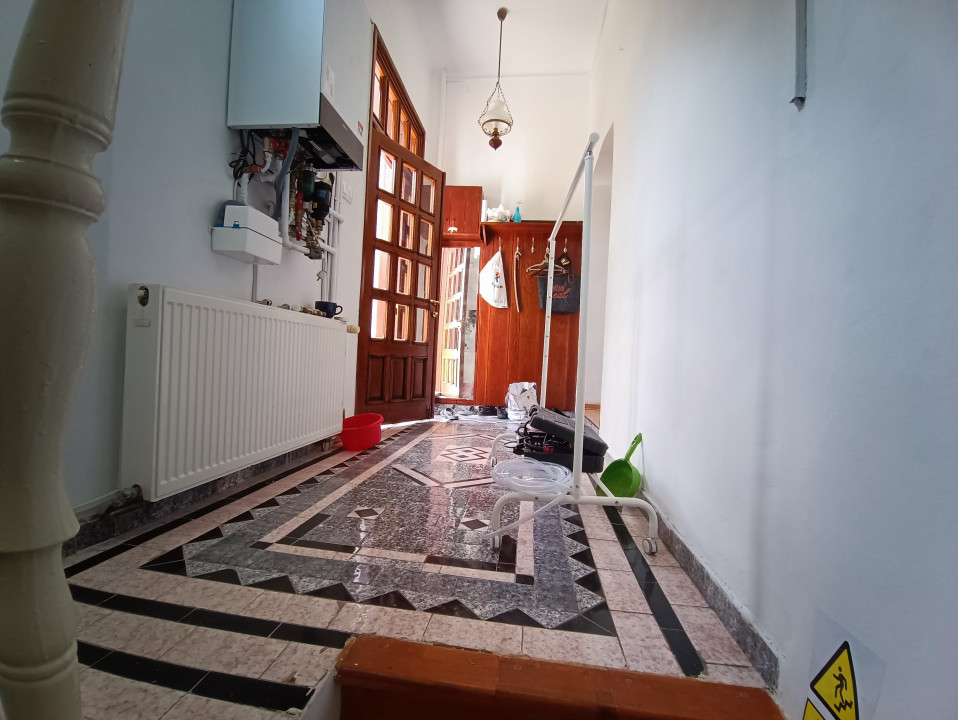CENTRU SALA SPORTURILOR(COD03)- Casa interbelica si curte generoasa ! - foto 33