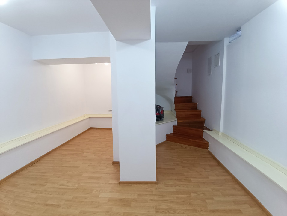 CENTRU SALA SPORTURILOR(COD03)- Casa interbelica si curte generoasa ! - foto 4