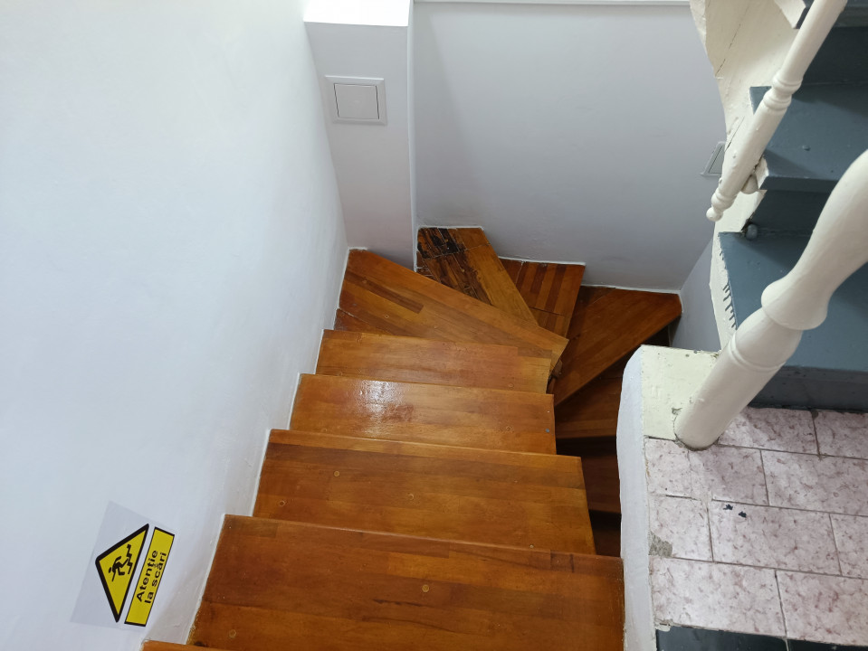 CENTRU SALA SPORTURILOR(COD03)- Casa interbelica si curte generoasa ! - foto 5