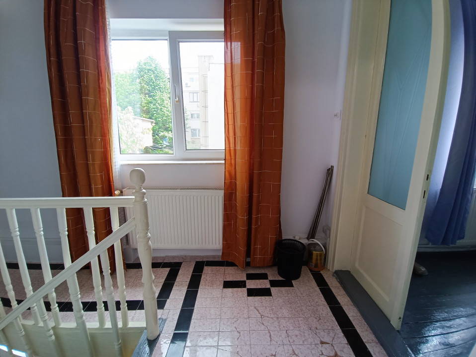 CENTRU SALA SPORTURILOR(COD03)- Casa interbelica si curte generoasa ! - foto 55