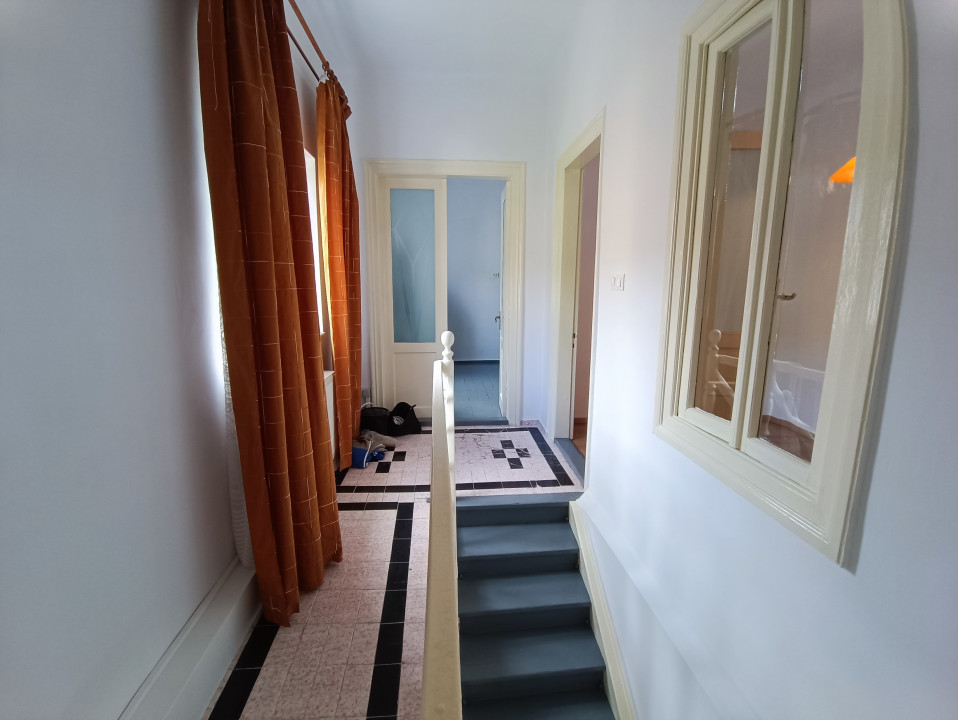 CENTRU SALA SPORTURILOR(COD03)- Casa interbelica si curte generoasa ! - foto 6