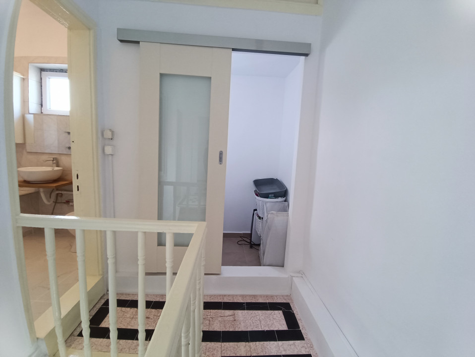CENTRU SALA SPORTURILOR(COD03)- Casa interbelica si curte generoasa ! - foto 7