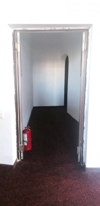 Inchiriere spatiu comercial de 400 mp - foto 9