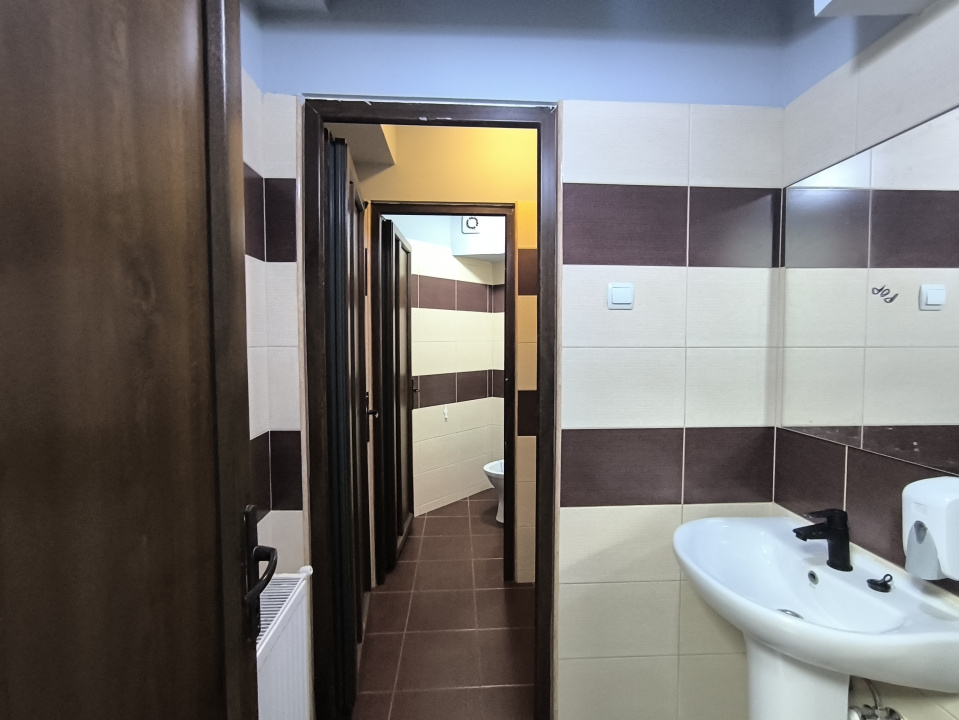 BALADA NEJ CASA DE CULTURA -Etaj in cladire de birouri si parcare! - foto 12