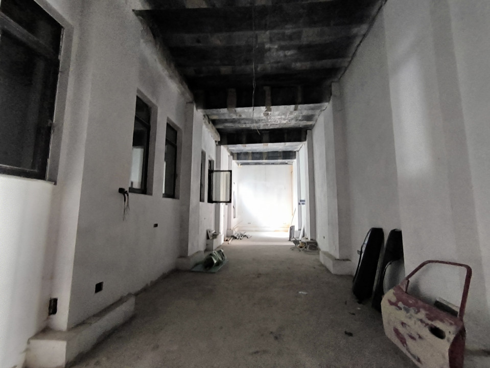 POLICLINICA CU PLATA(cod03) - Spatiu comercial luminos si inalt ! - foto 10