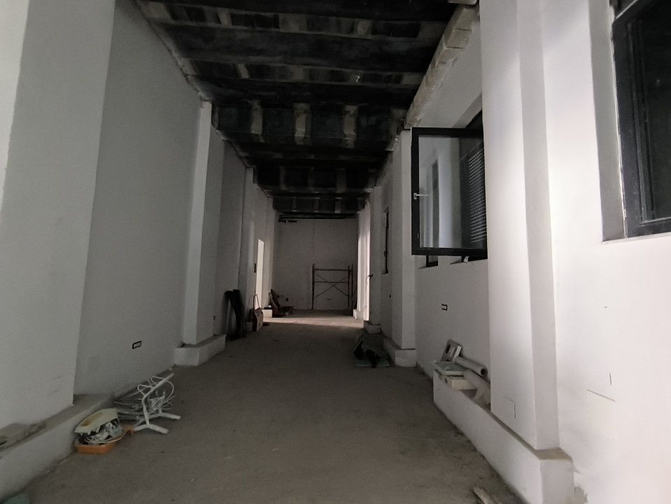 POLICLINICA CU PLATA(cod03) - Spatiu comercial luminos si inalt ! - foto 12