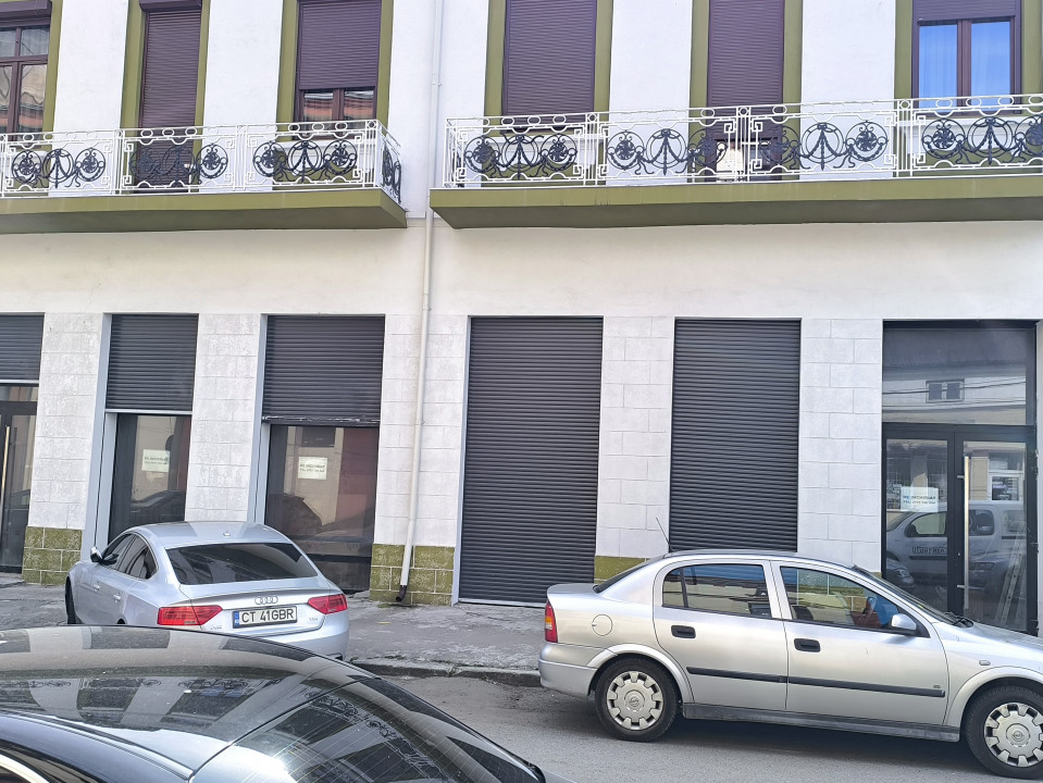 POLICLINICA CU PLATA(cod03) - Spatiu comercial luminos si inalt ! - foto 18