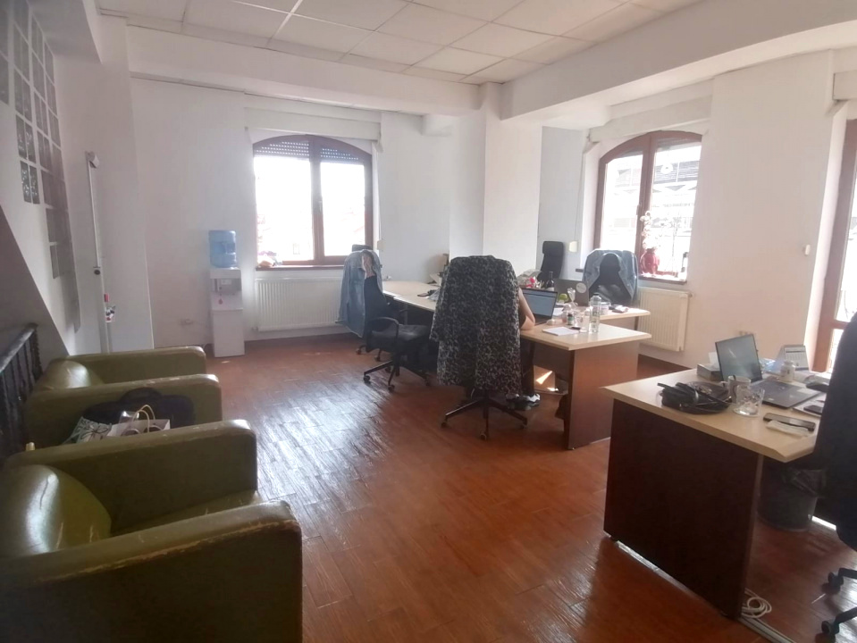 CENTRU (COD10)- Cladire birouri de inchiriat - foto 6