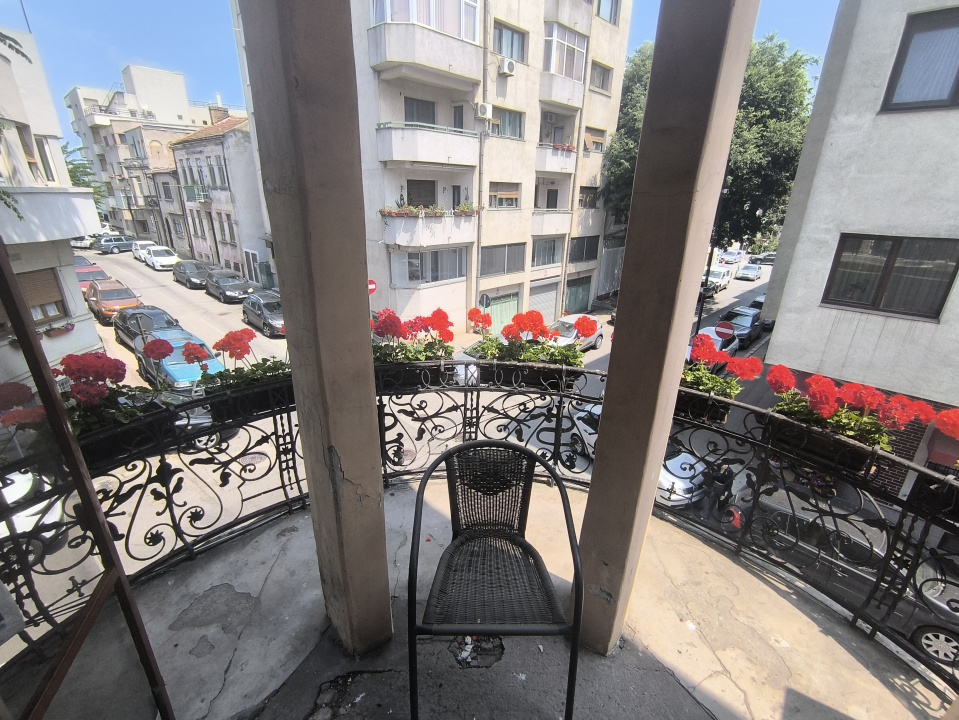 CENTRU VECHI (COD03) - Apartament boem cu terasa si balcon !
