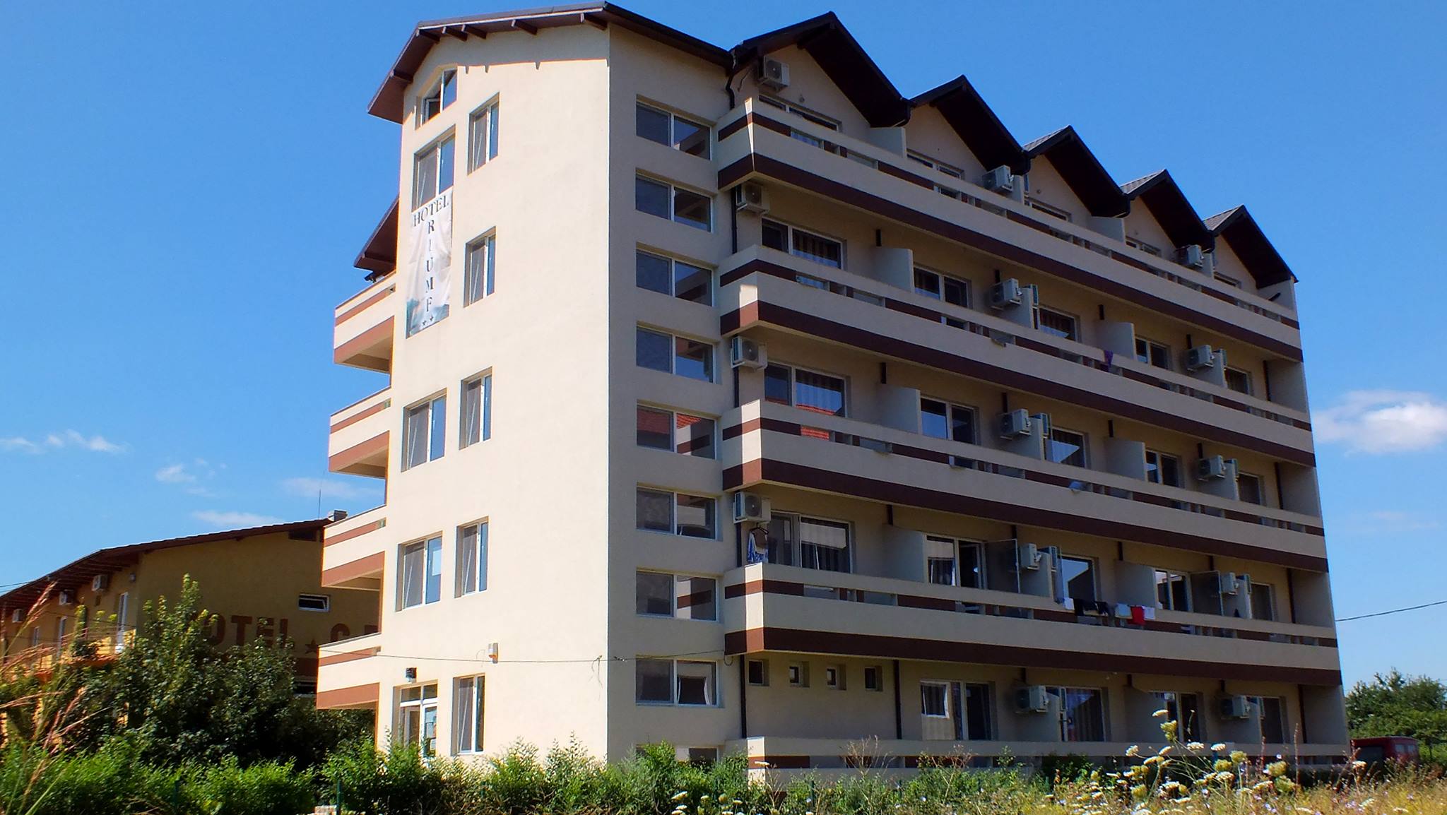 COSTINESTI  (COD10) - Pensiune de vanzare cu 48 de camere