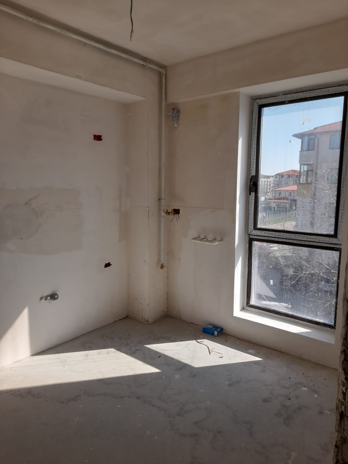 COMPOZITORI (COD 01) Garsoniera la „alb„ cu loc de parcare! - foto 4