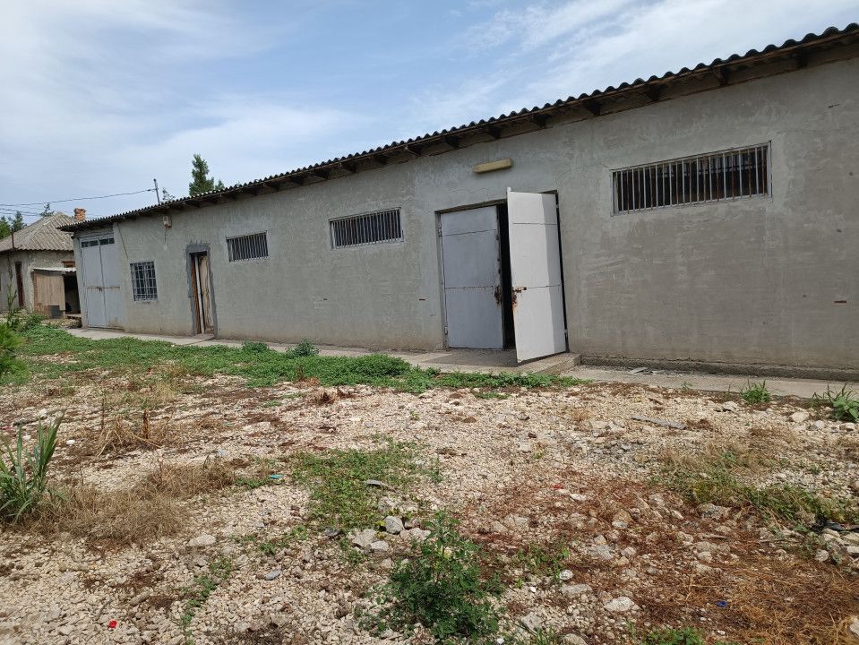 Palazu Mare(cod04)-Casa demolabila -depozit + teren 990 mp