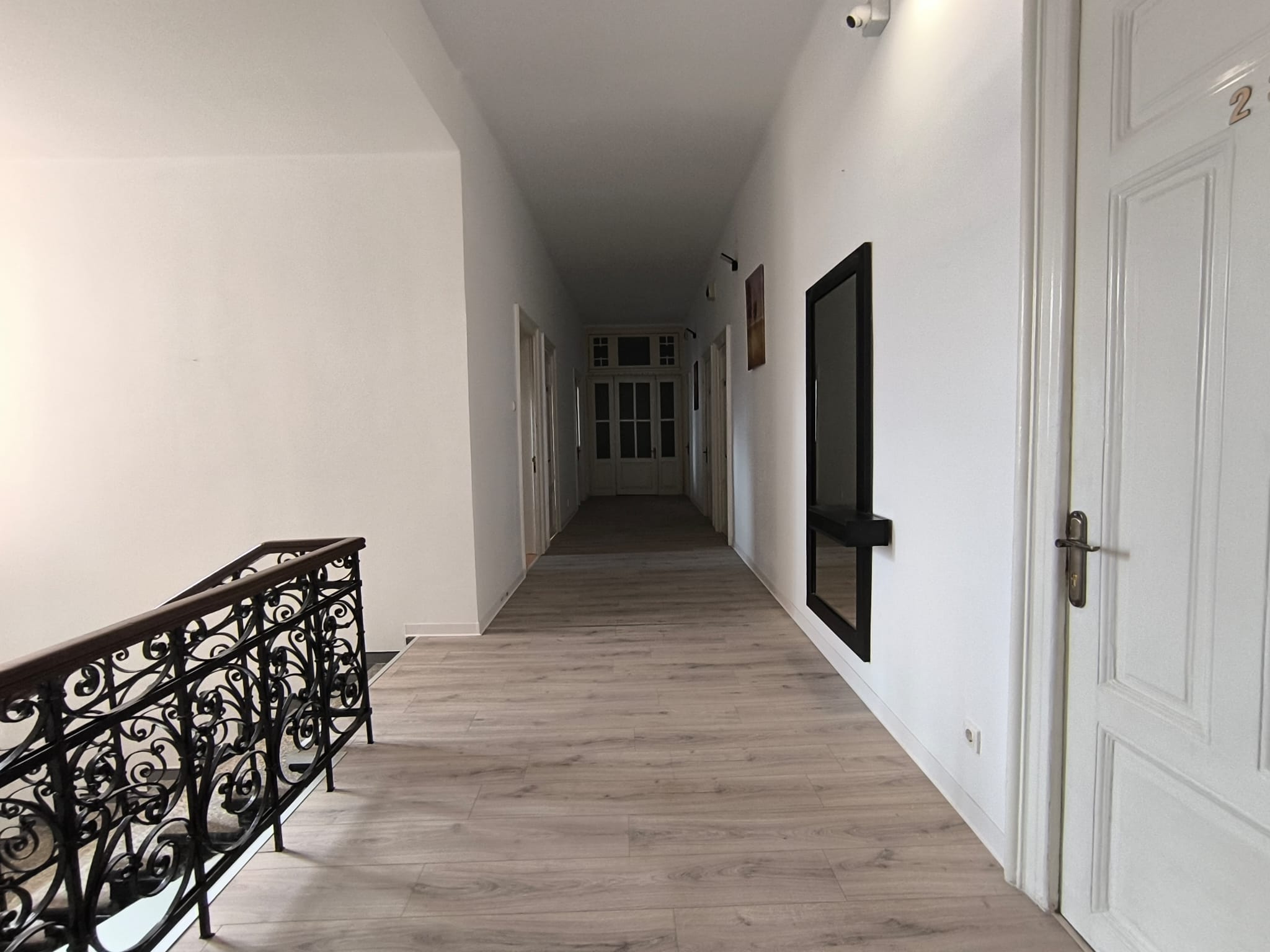 CENTRU HOTEL GRAND- Cladire de birouri emblematica ! - foto 11