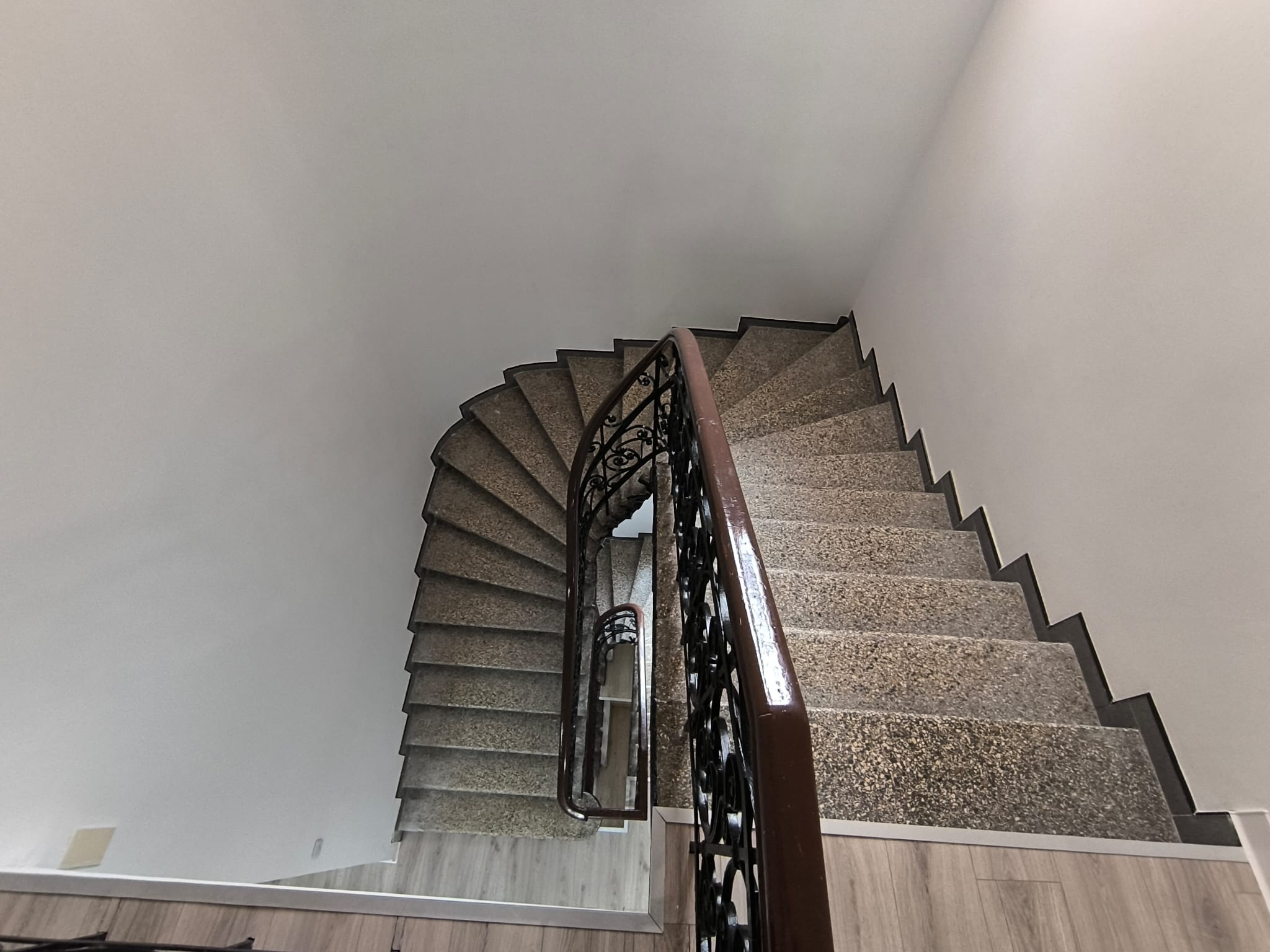 CENTRU HOTEL GRAND- Cladire de birouri emblematica ! - foto 13