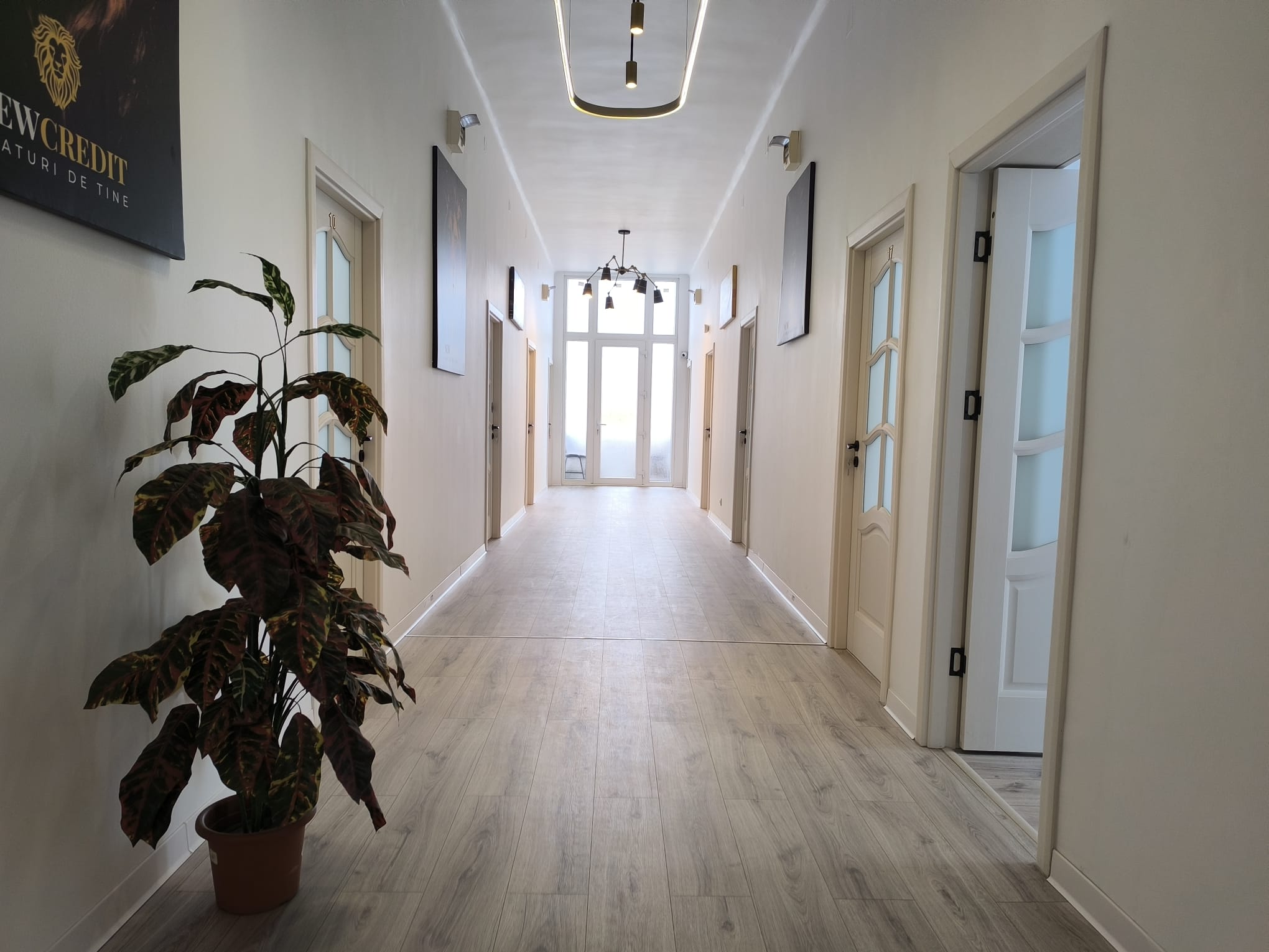 CENTRU HOTEL GRAND- Cladire de birouri emblematica ! - foto 15