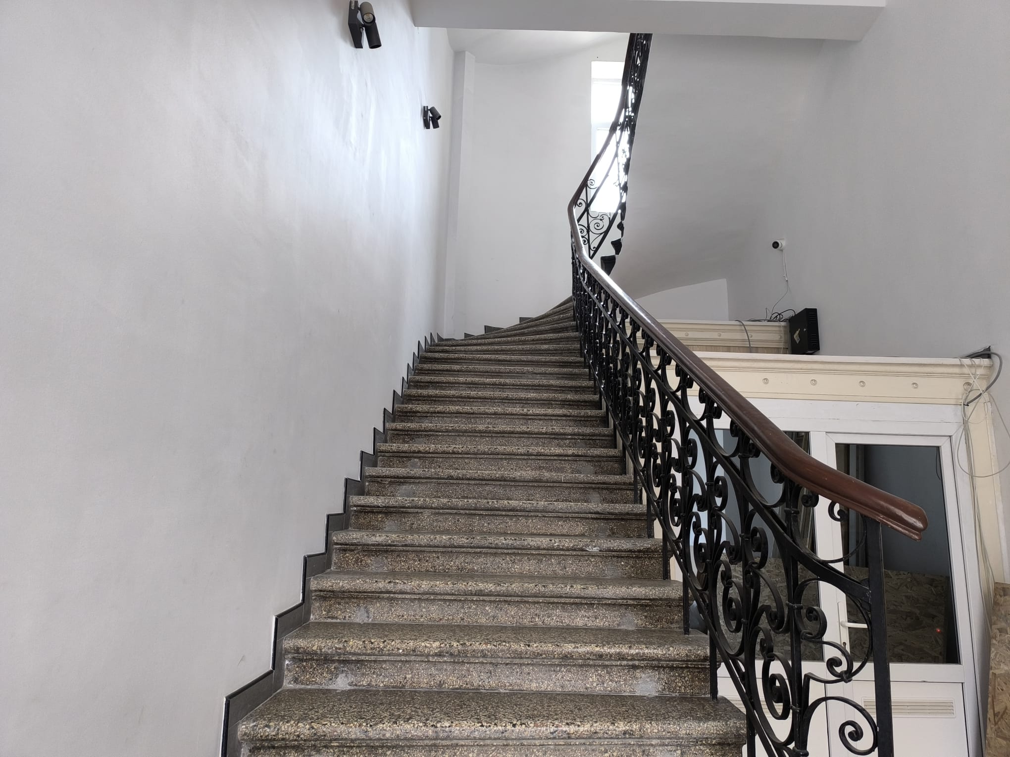 CENTRU HOTEL GRAND- Cladire de birouri emblematica ! - foto 16