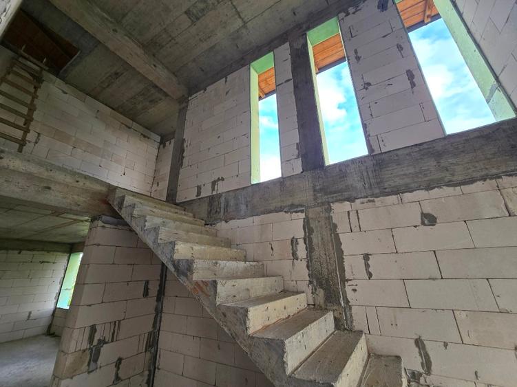 VALU LUI TRAIAN-Casa la rosu + acoperis complet - foto 14