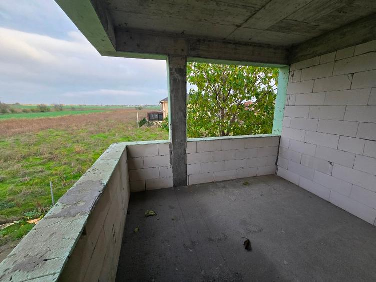 VALU LUI TRAIAN-Casa la rosu + acoperis complet - foto 16