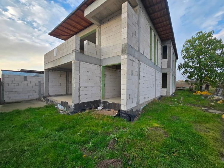 VALU LUI TRAIAN-Casa la rosu + acoperis complet - foto 3