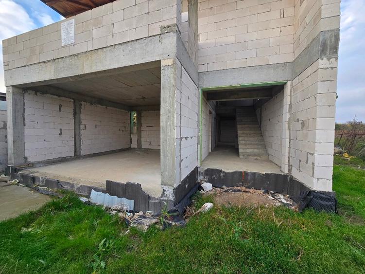 VALU LUI TRAIAN-Casa la rosu + acoperis complet - foto 5