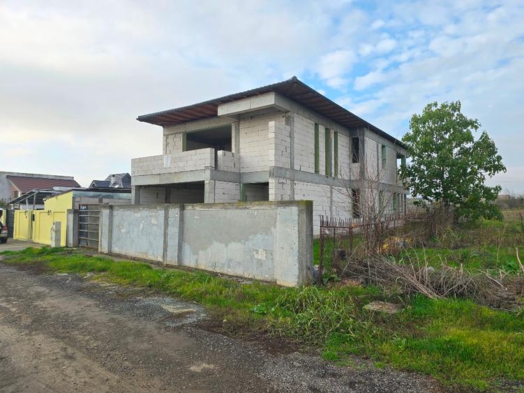VALU LUI TRAIAN-Casa la rosu + acoperis complet - foto 6