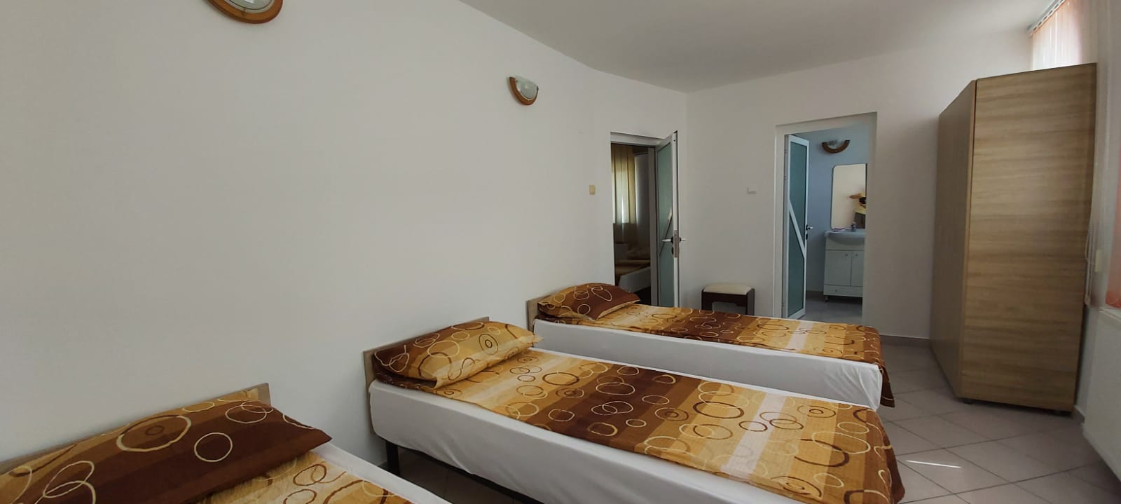 CENTRU PENINSULA - Vila cu 11 studiouri si parcare !