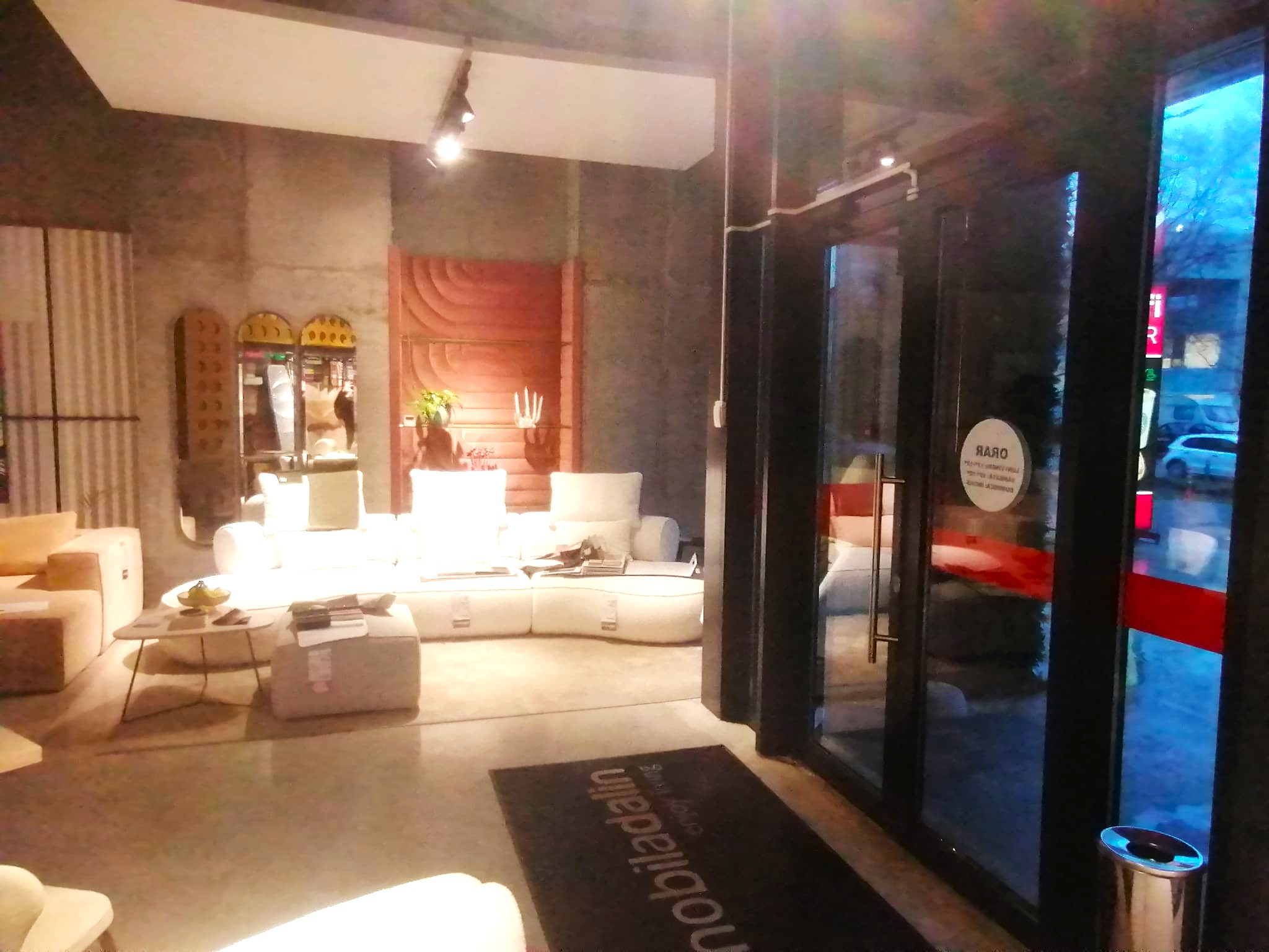 Spatiu comercial de inchiriat- (cod10)- EUROMATERNA - foto 4