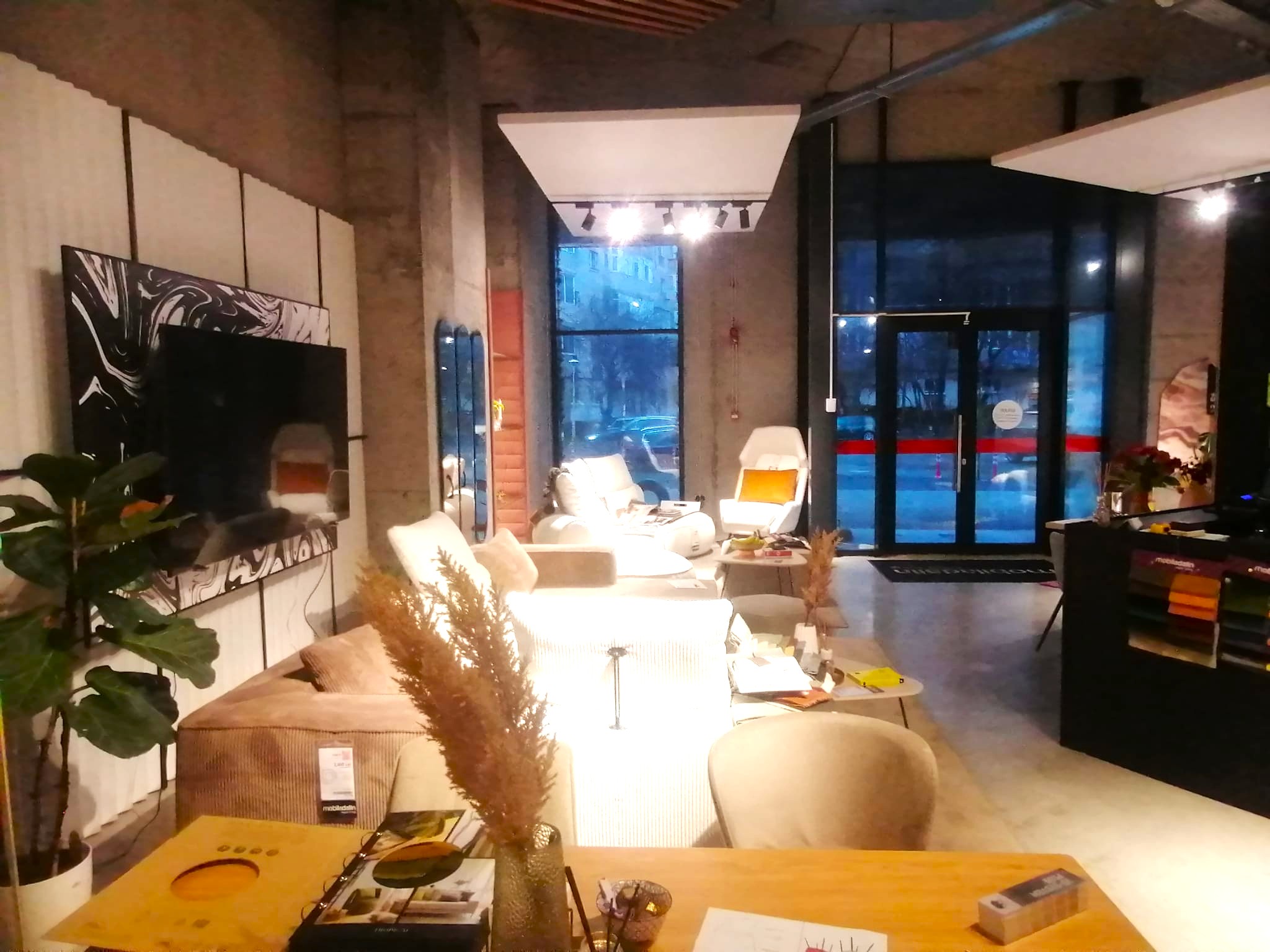 Spatiu comercial de inchiriat- (cod10)- EUROMATERNA - foto 5