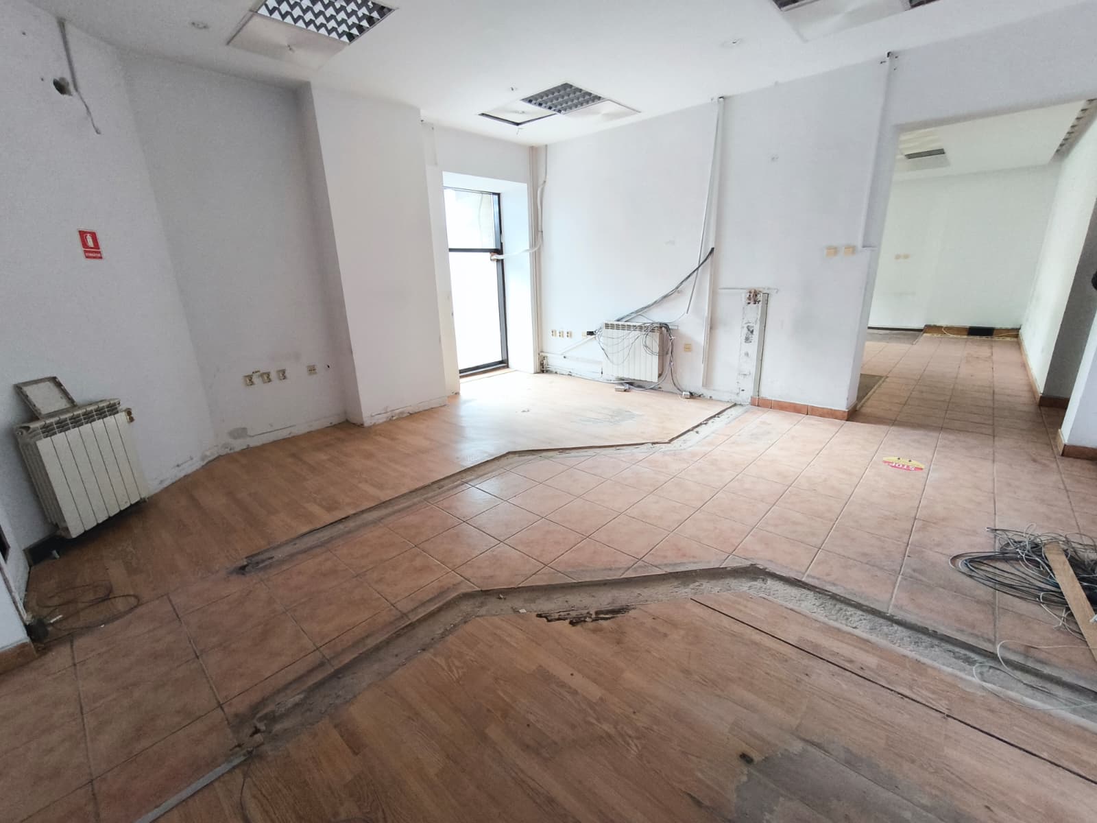 CENTRU - Bdul Tomis spatiu comercial cu vitrina stradala! - foto 6