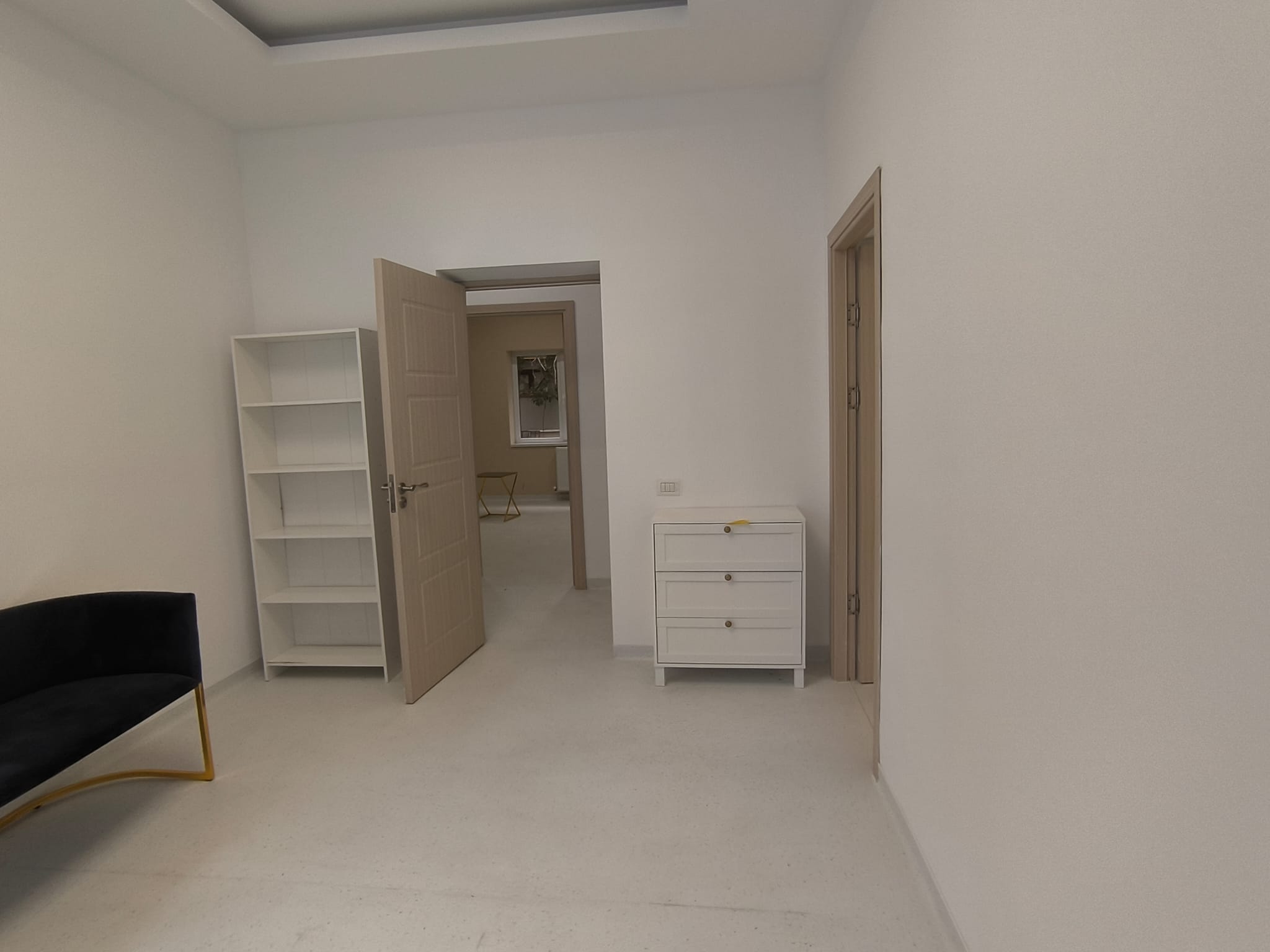 CAPITOL - Bdul Mamaia parter de vila stradal! - foto 4