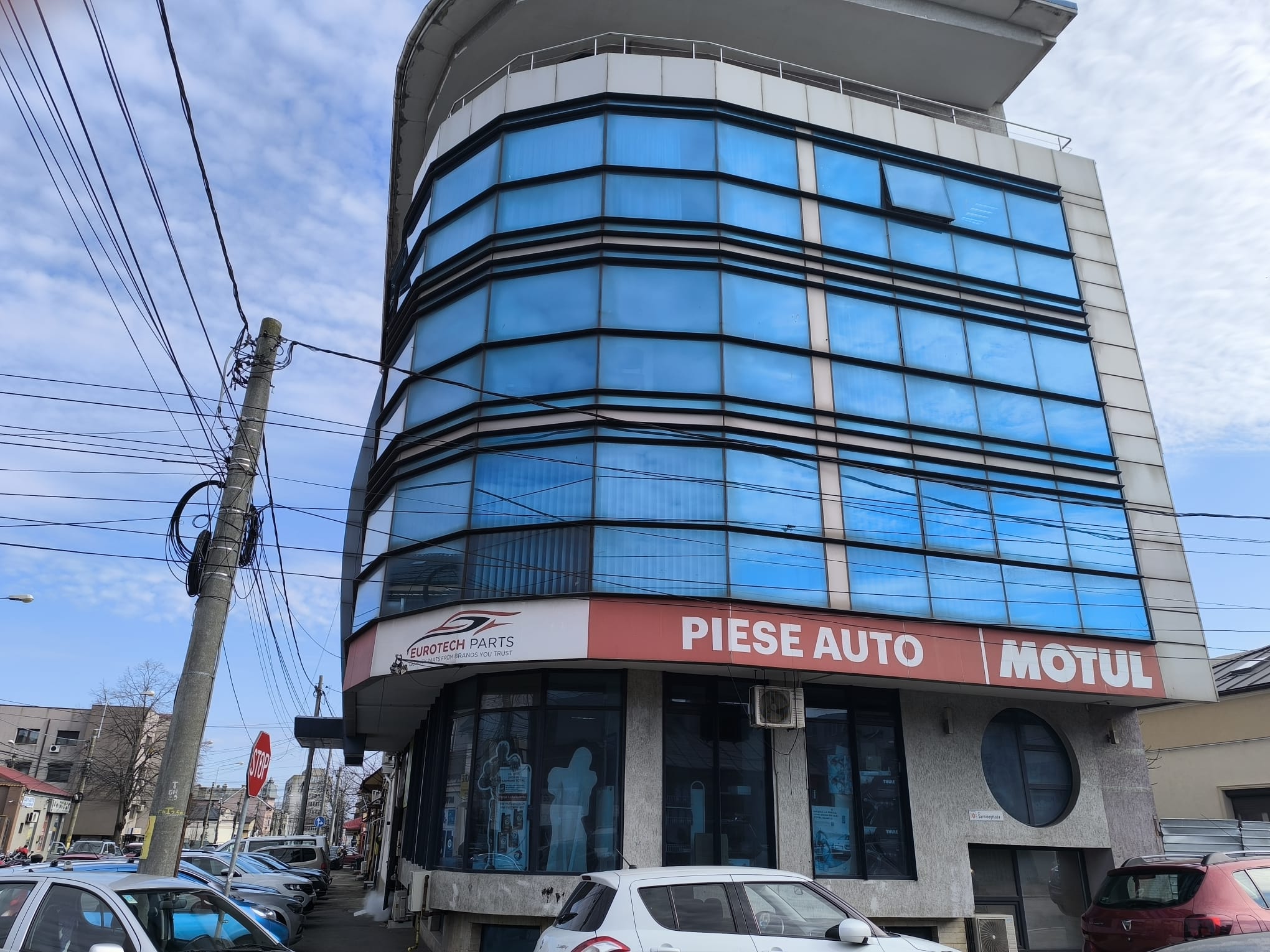 CENTRU ATELIERELOR(cod03) -Spatiu comercial cu suprafata vitrata mare
