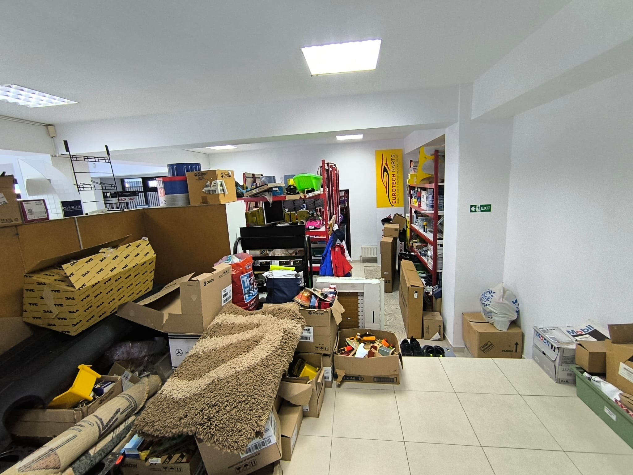 CENTRU ATELIERELOR -Spatiu comercial cu suprafata vitrata mare - foto 11