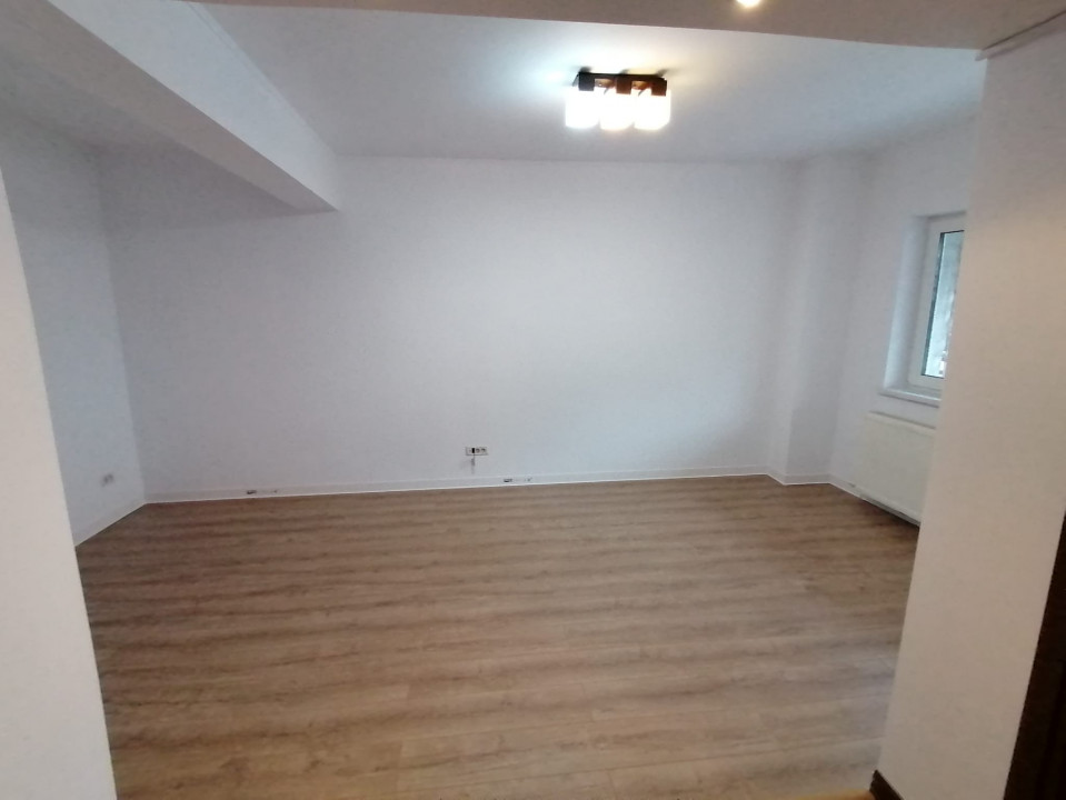 CENTRU - Birou pe Bdul Mamaia-Capitol - foto 2