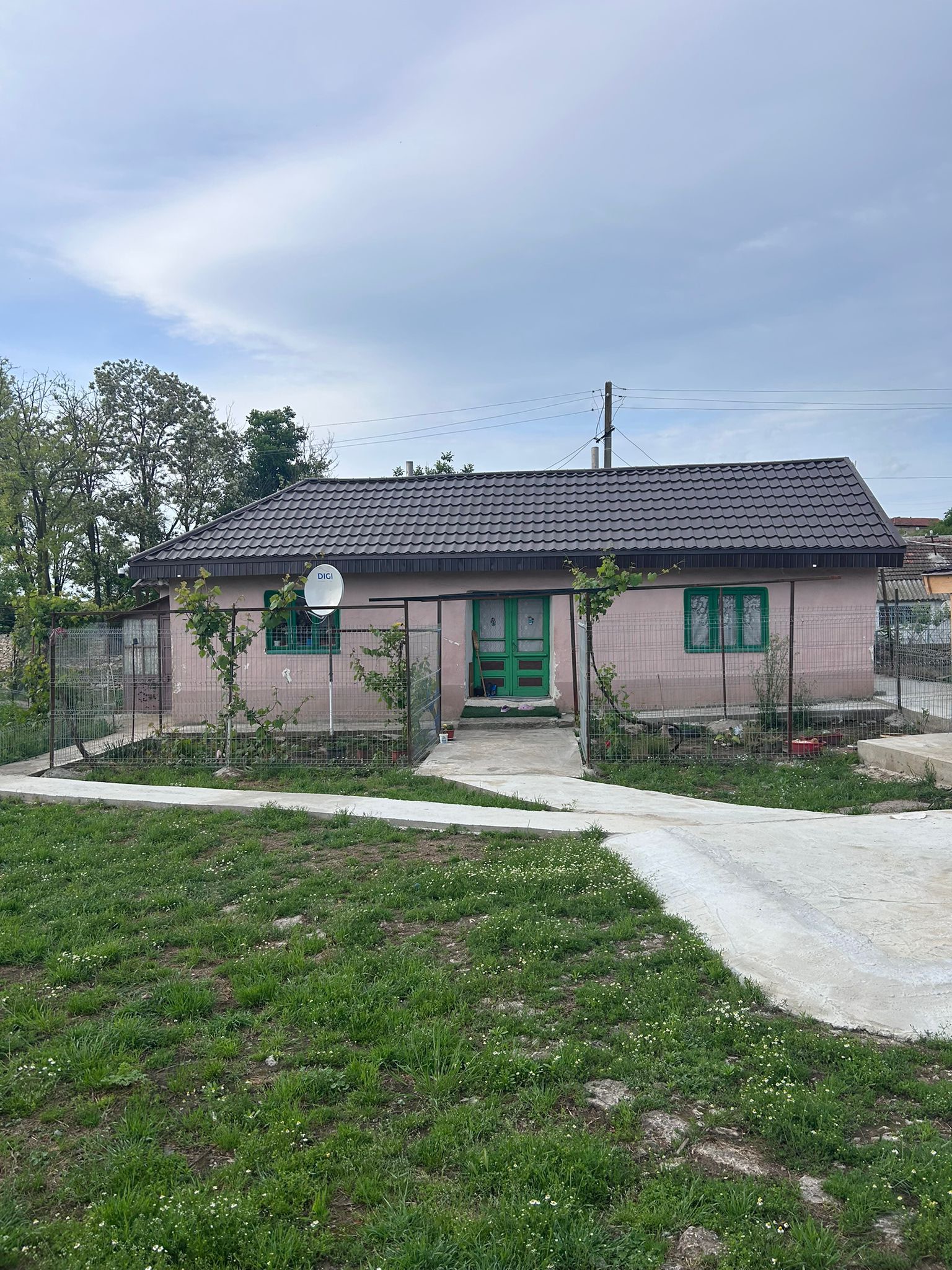 SAT CERCHEZU Casa 4 camere cu gradina!
