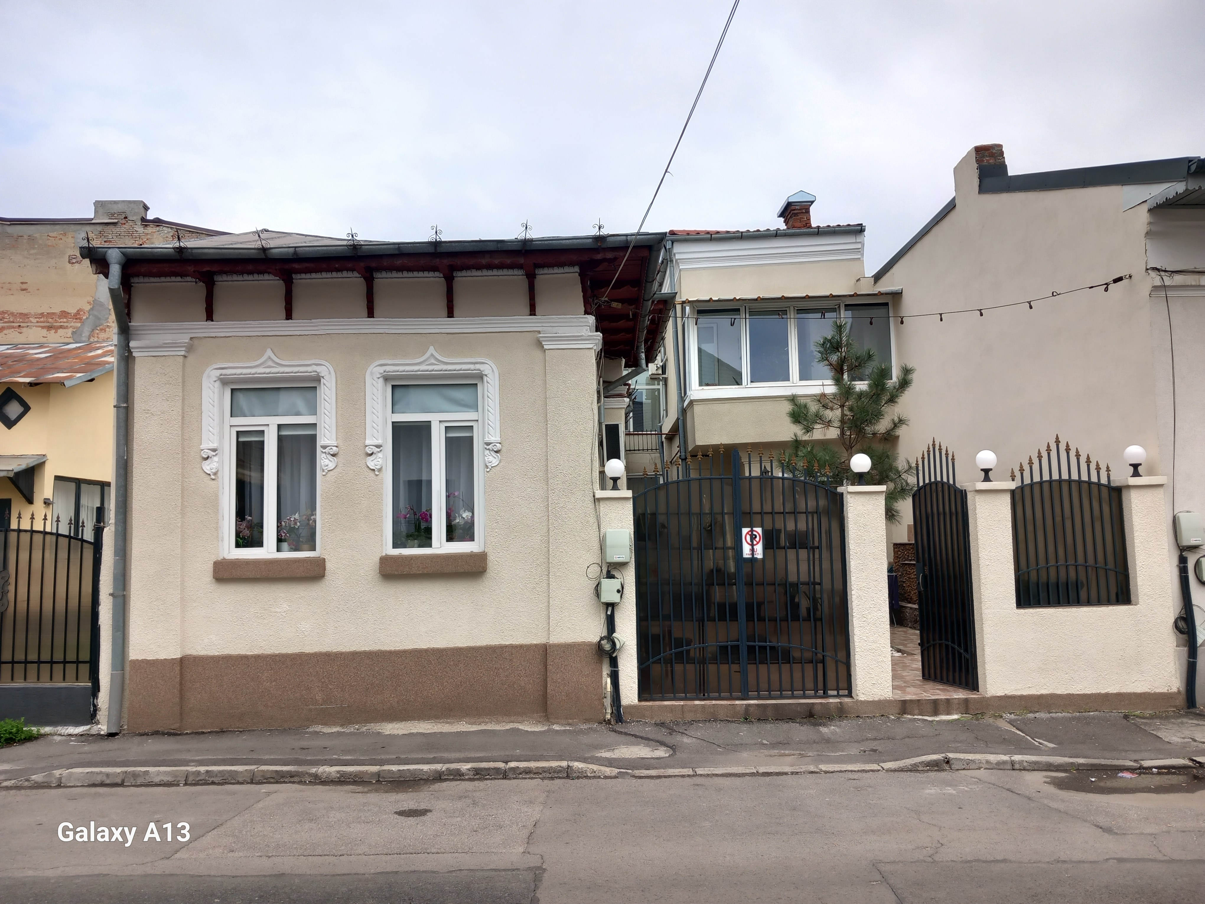 BRASADAS vinde casa curte comuna 3 cam 77mp HALA TRAIAN