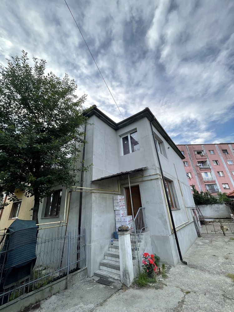 BRASADAS vinde ap 4 cam spațios cu anexe, 103 mp. Botizului.
