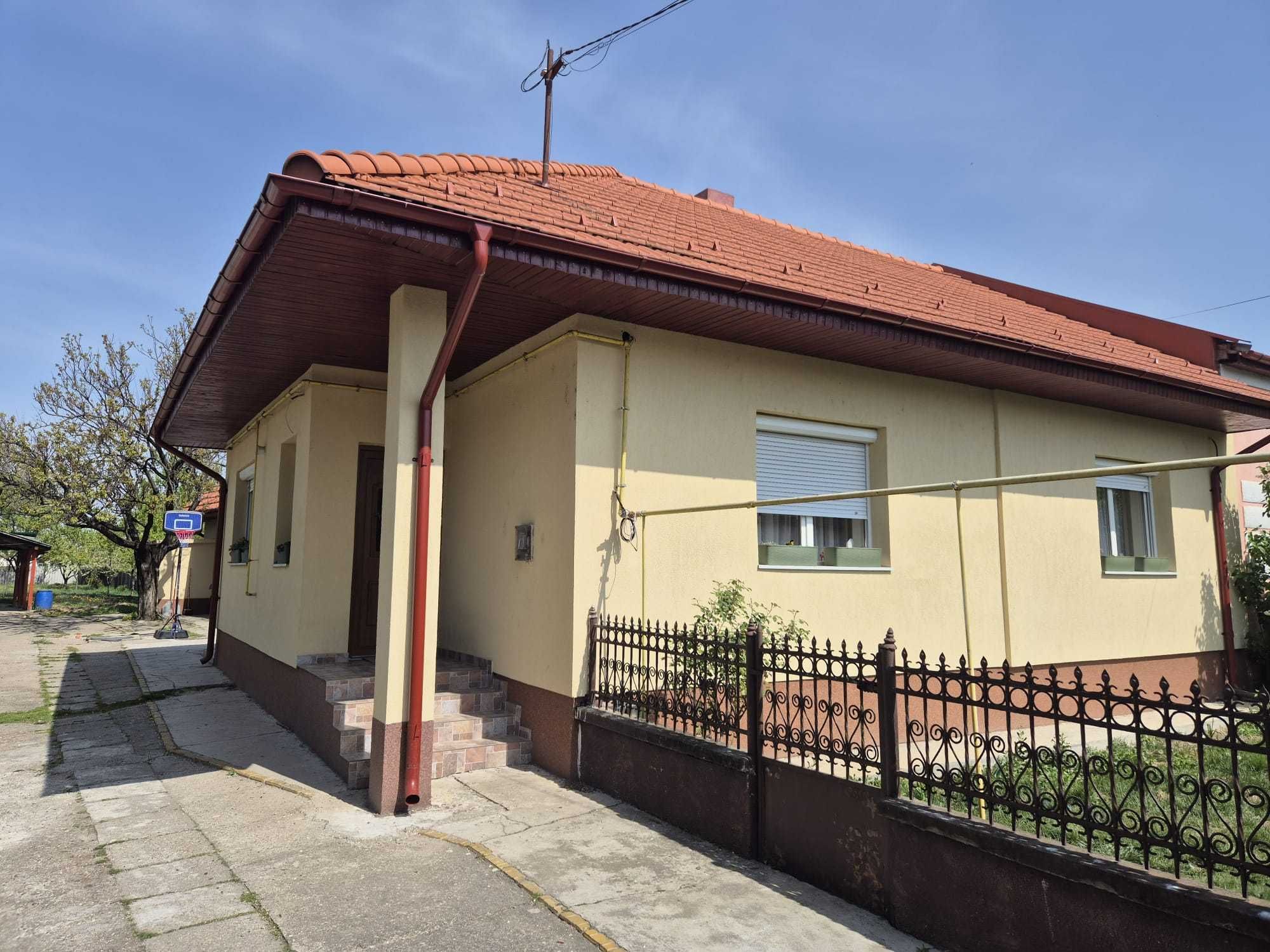 BRASADAS vinde casă familială cu 4 cam zona Titulescu.
