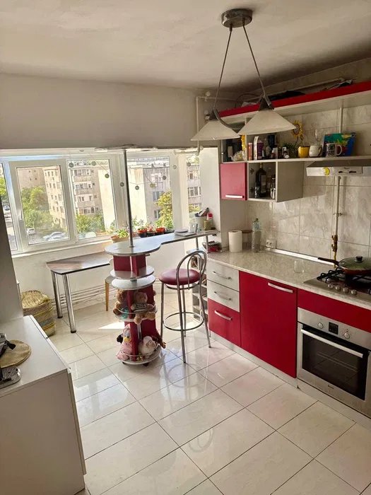 FAR-APARTAMENT CU 3 CAMERE DECOMANDAT MOBILAT CENTRALA GAZE