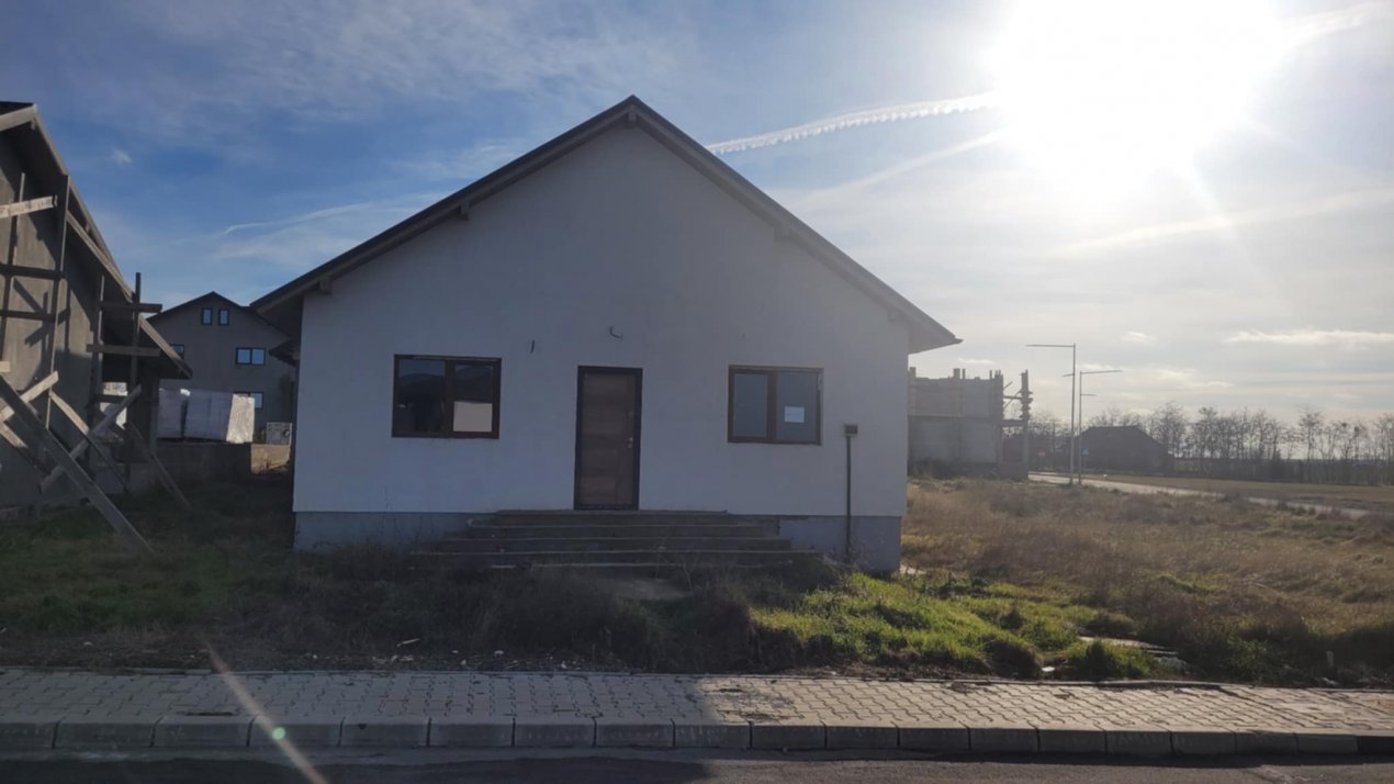 Casa 3 Camere - Valu Lui Traian - Teren 249 Mp