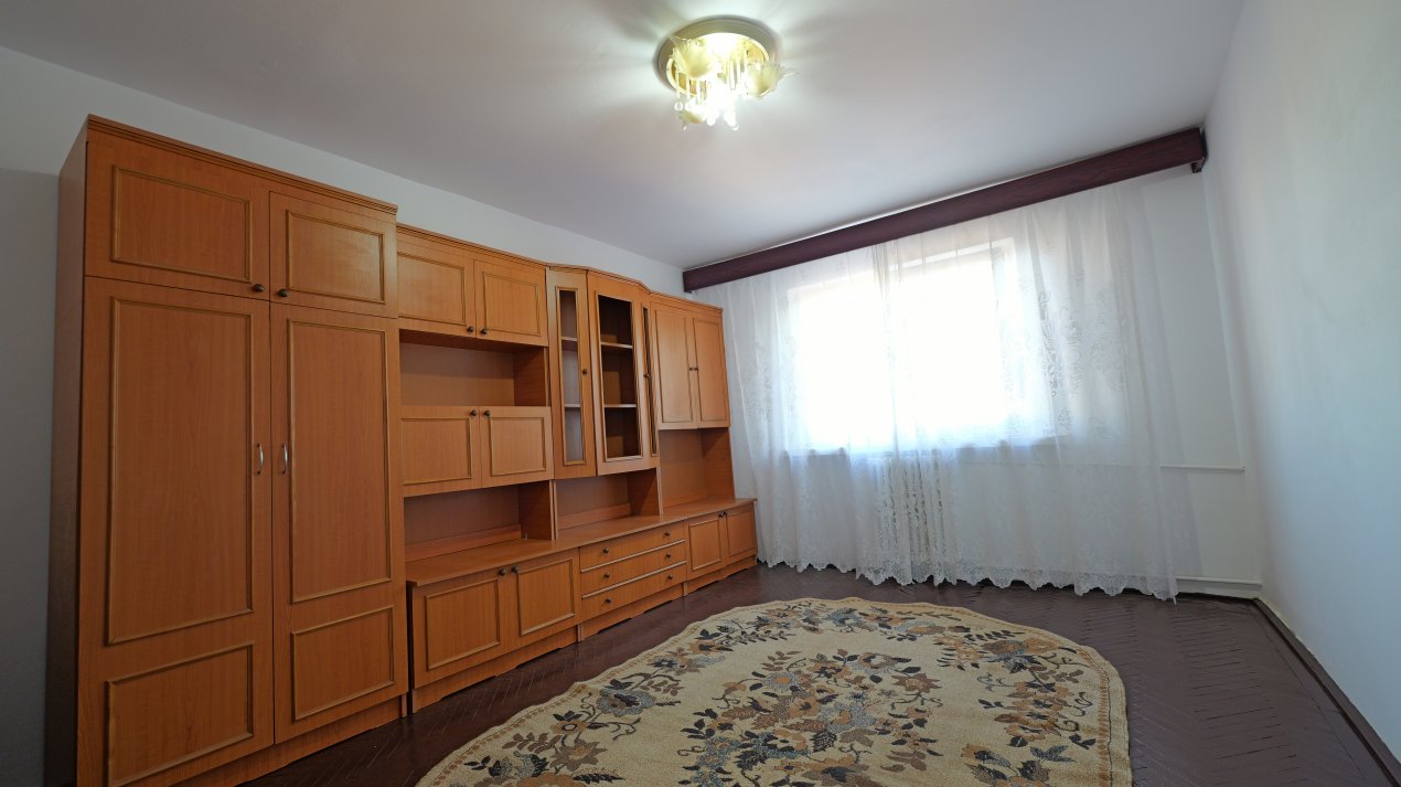 Garsoniera - Zona CET - Etaj 3 - Mobilata