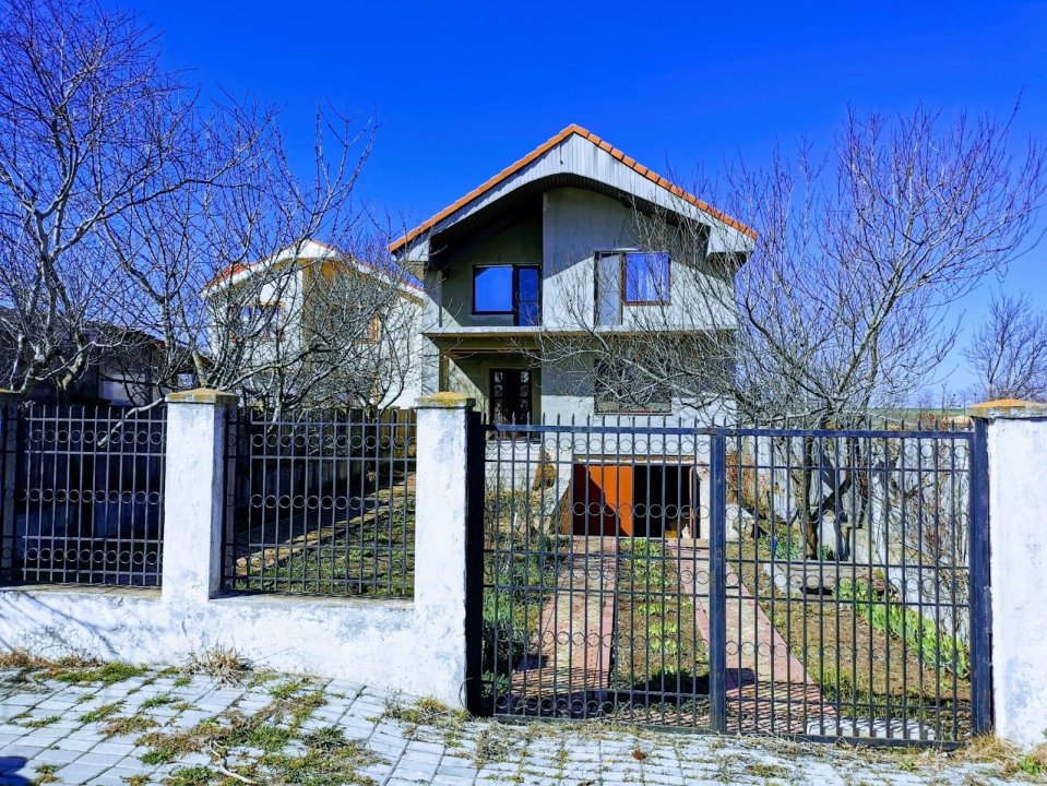 Vila S+P+E+Pod Circulabil - Tuzla - Teren 817 Mp - Gaze La Poarta