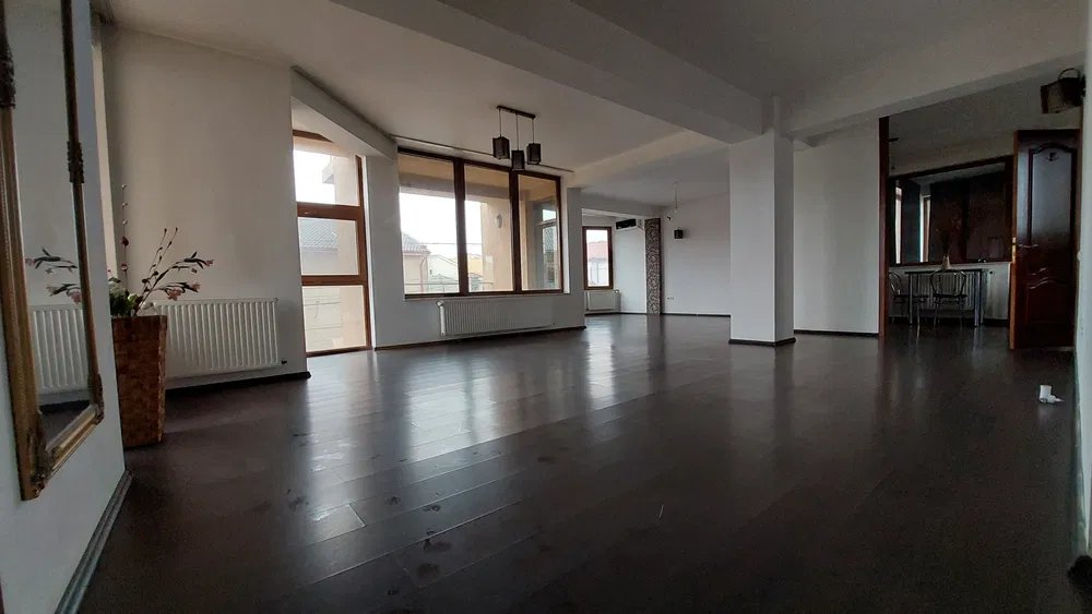 UNICAT!!!-APARTAMENT 4 CAMERE IN VILA BENEFICIAZA DE CURTE