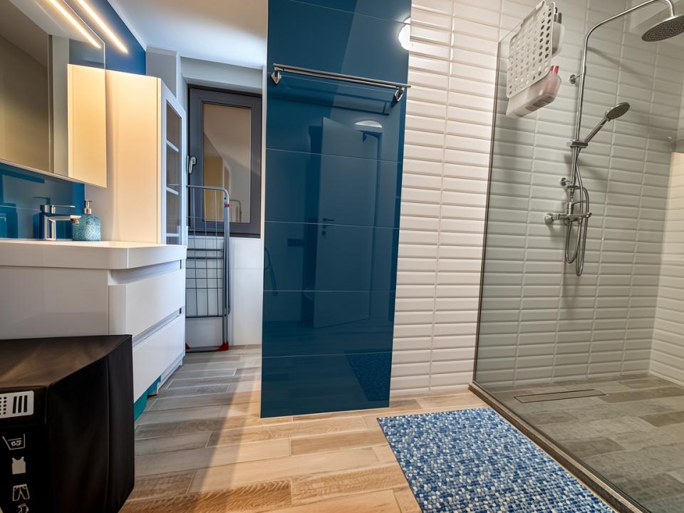Apartament Modern – Vedere Frontala La Mare – Totul Nou !