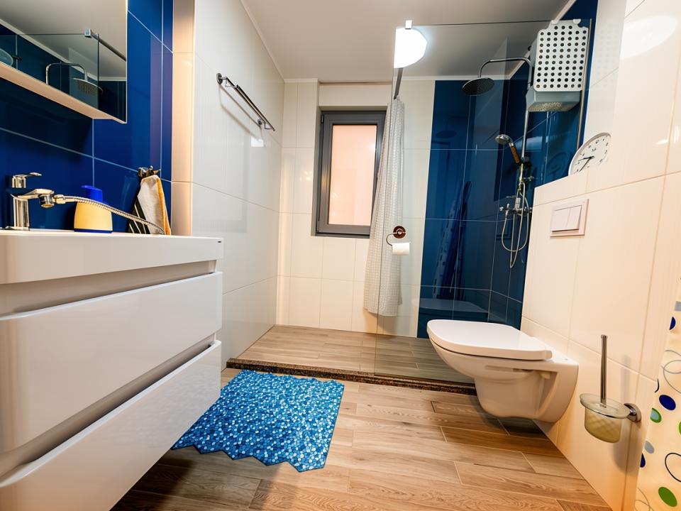 Apartament Modern – Vedere Frontala La Mare – Totul Nou !