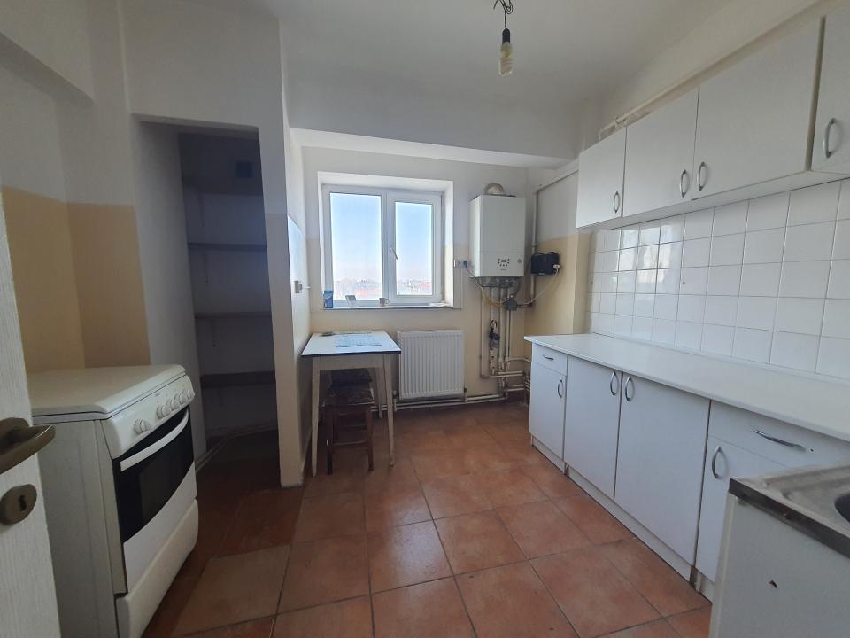 Garsonieră spațioasă – Km 4-5 | Etaj 4/8 | Balcon + Boxă | 47,23 mp