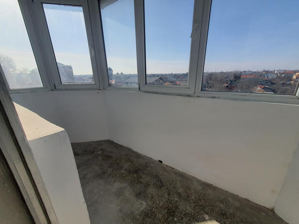 Garsonieră spațioasă – Km 4-5 | Etaj 4/8 | Balcon + Boxă | 47,23 mp